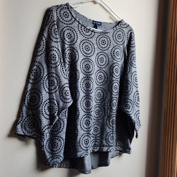 Olivia Blu Gray/Black Geometric Print Batwing Jersey Size Large - Picture 3 of 16